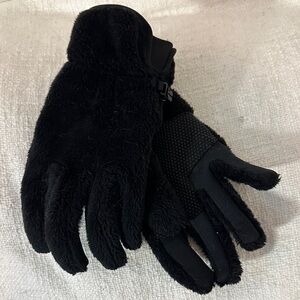 NWOT Women’s/Kids North Face Black Fleece Winter Gloves
